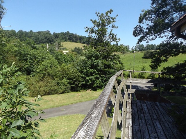 1153 Raindrop Rd, Fancy Gap, VA 24328