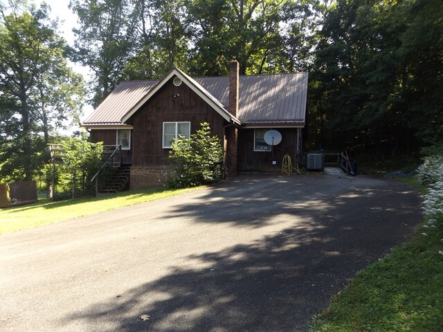 1153 Raindrop Rd, Fancy Gap, VA 24328