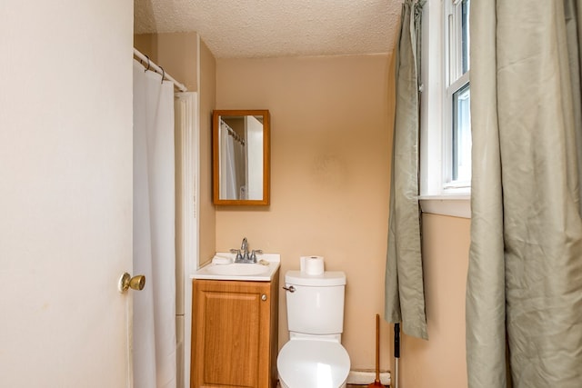 204 Elizabeth St, Bristol, TN 37620 - bathroom featuring a textured ceiling, toilet, and vanity