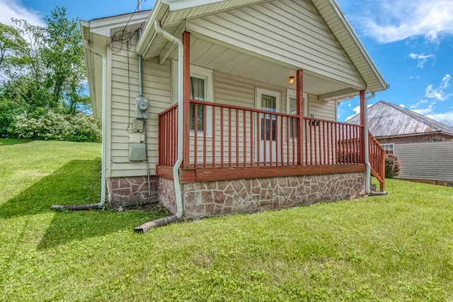 204 Elizabeth St, Bristol, TN 37620 - view of front facade with a front yard and a porch