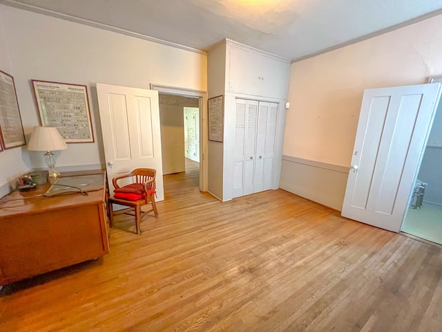 living area featuring light hardwood / wood-style flooring