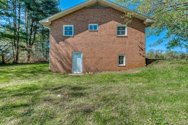 677 Summit Dr, Jonesborough, TN 37659 - view of side of property featuring brick siding and a lawn
