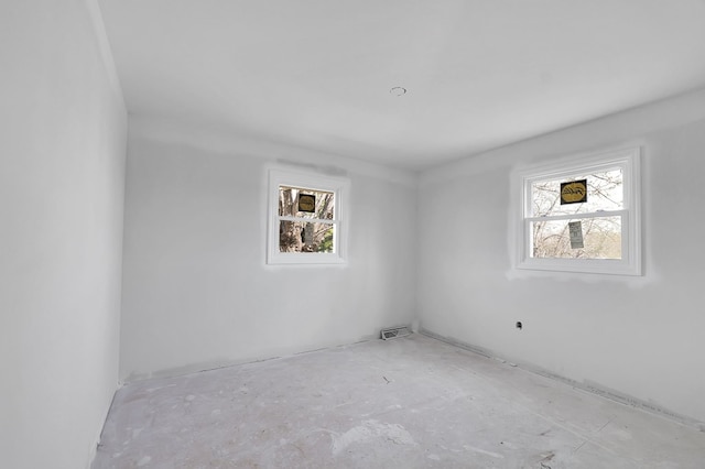 677 Summit Dr, Jonesborough, TN 37659 - unfurnished room with healthy amount of natural light