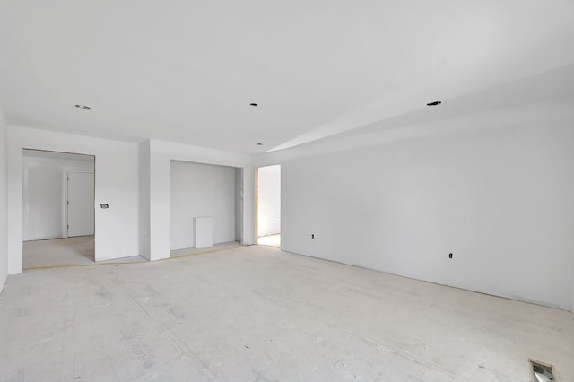677 Summit Dr, Jonesborough, TN 37659 - spare room with vaulted ceiling