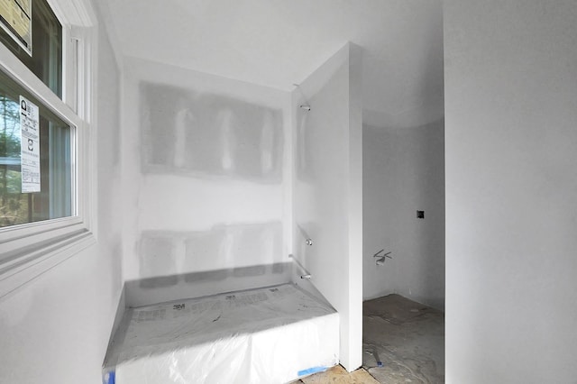 677 Summit Dr, Jonesborough, TN 37659 - bathroom featuring a shower