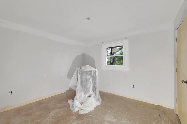 677 Summit Dr, Jonesborough, TN 37659 - recreation room featuring concrete flooring