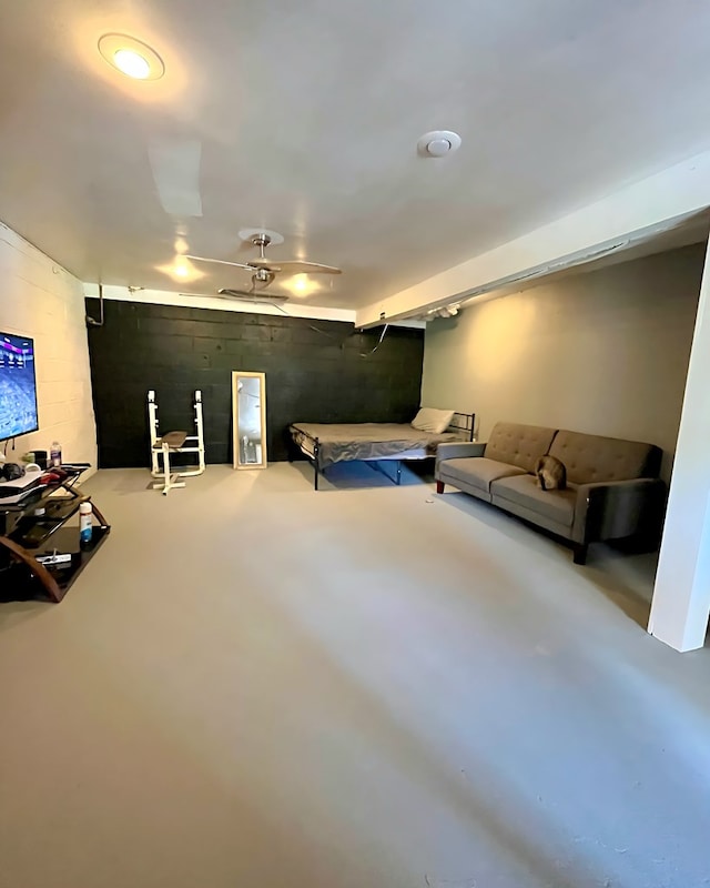 290 Hummingbird Hl, Tazewell, VA 24651 - living area with concrete block wall