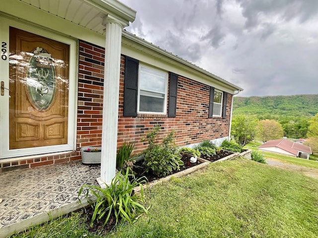 290 Hummingbird Hl, Tazewell, VA 24651 - view of property exterior featuring brick siding and a yard