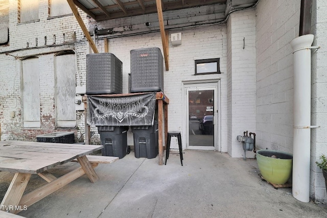 24 6th St, Bristol, TN 37620 - view of patio / terrace