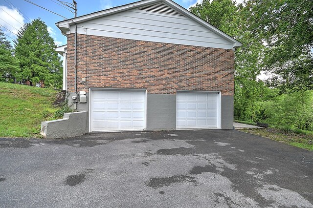 420 Brookwood Dr, Bristol, TN 37620 - garage featuring asphalt driveway