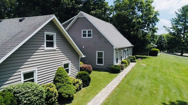 18335 Westwood Dr, Abingdon, VA 24211 - view of side of home featuring a lawn