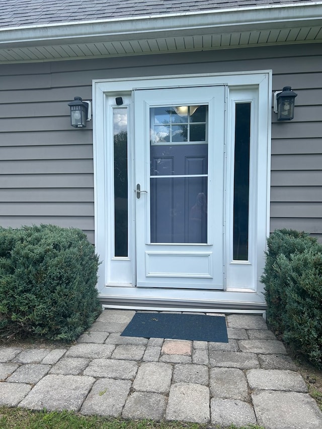 18335 Westwood Dr, Abingdon, VA 24211 - view of exterior entry featuring a shingled roof