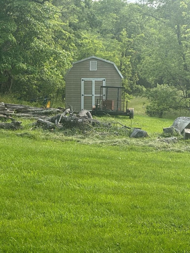 148 Rockspray Dr, Wytheville, VA 24382 - view of yard with a shed and a wooded view