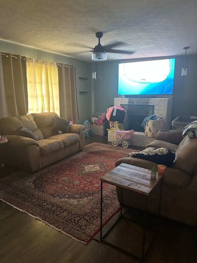 148 Rockspray Dr, Wytheville, VA 24382 - living room featuring wood finished floors, a textured ceiling, and a ceiling fan