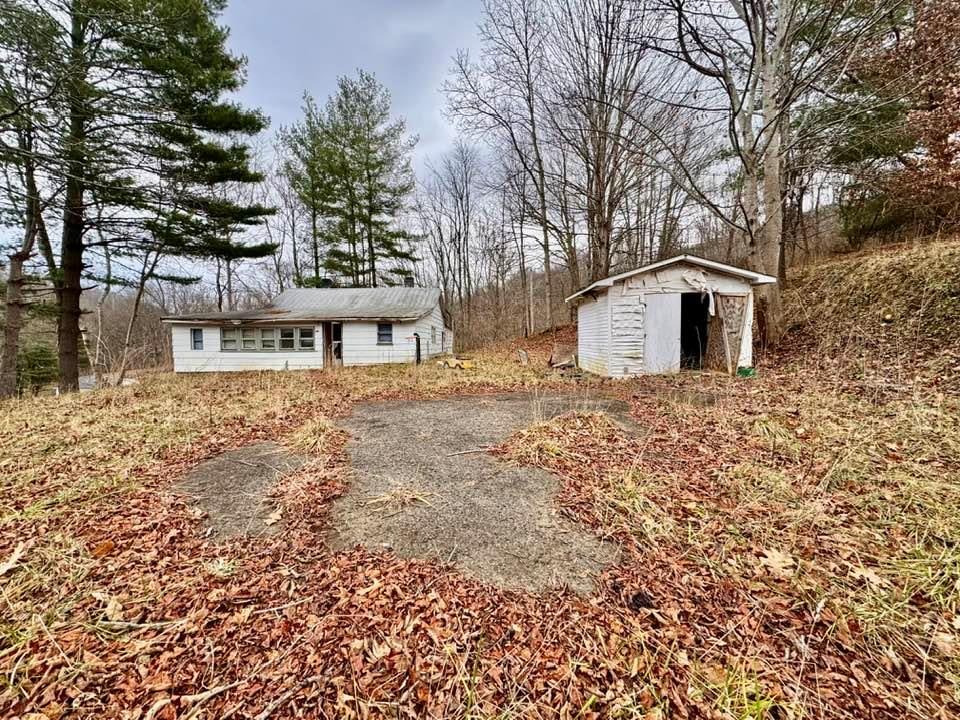 5366 Wardell Rd, Pounding Mill, VA 24637 - view of yard