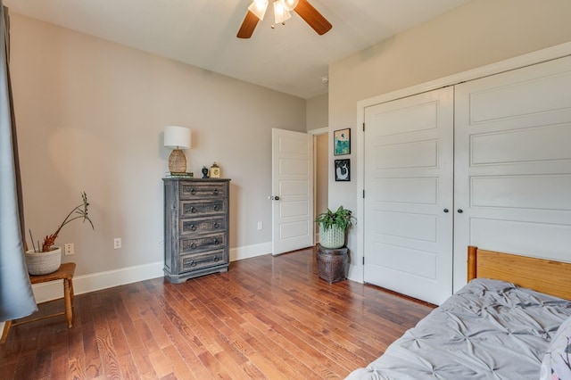 bedroom with ceiling fan, a closet, baseboards, and wood finished floors