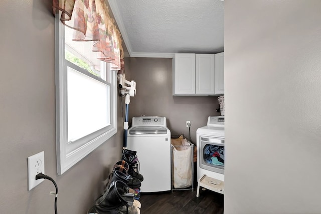 clothes washing area featuring cabinets, independent washer and dryer, crown molding, dark wood-type flooring, and a textured ceiling