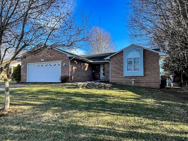 view of front facade with a garage and a front yard