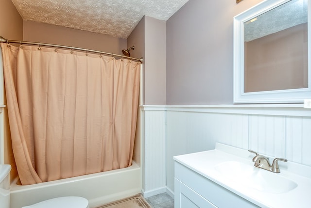 556 Stoney Battery Rd, Marion, VA 24354 - full bath with vanity, shower / tub combo, wainscoting, toilet, and a textured ceiling