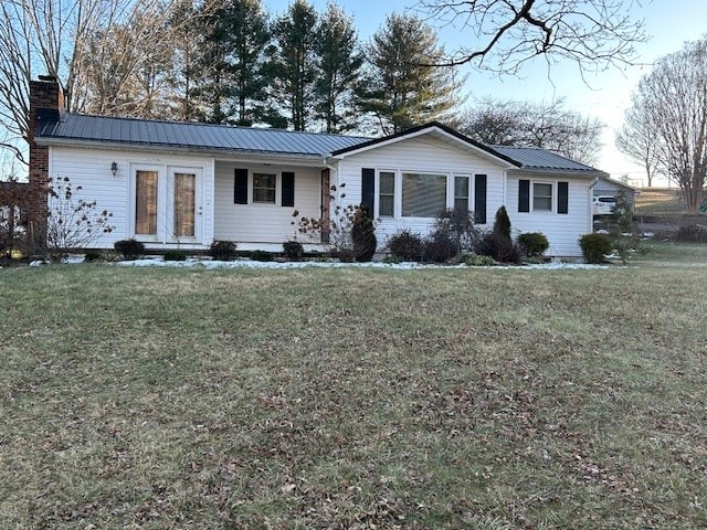 single story home with a front lawn