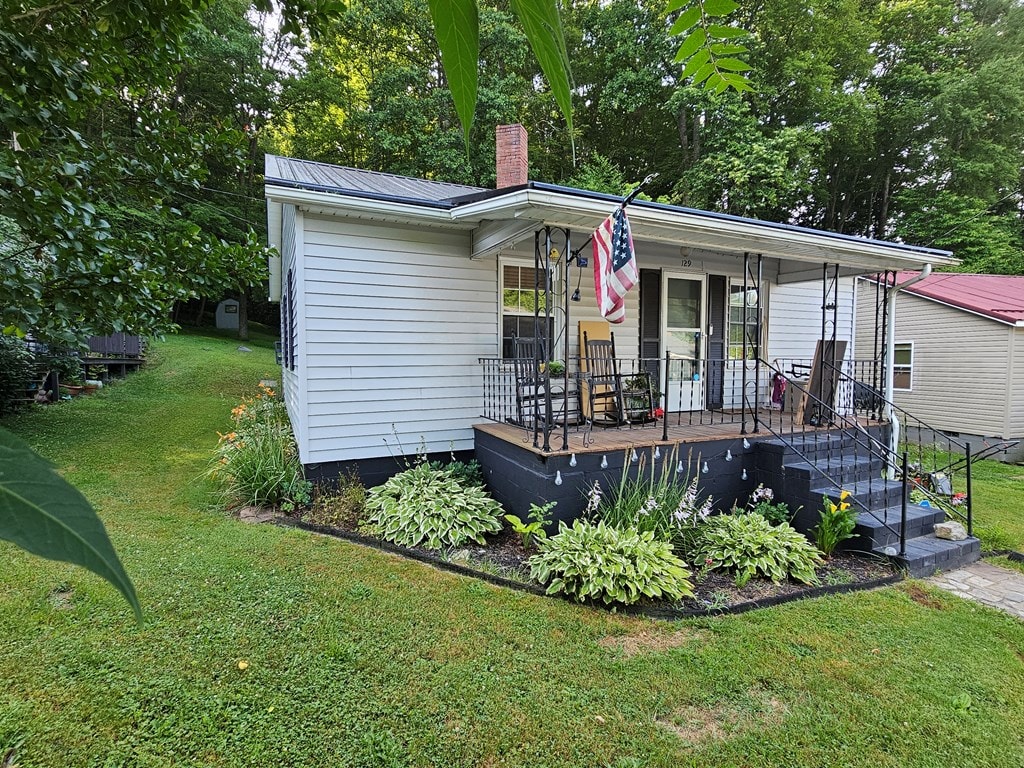 129 Vaughan St, Fries, VA 24330 - photo 2