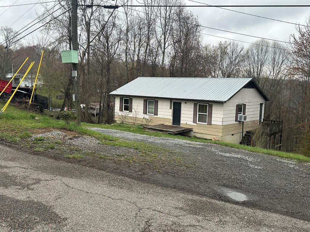 single story home with crawl space, cooling unit, and metal roof
