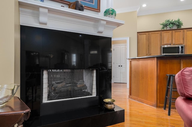 20324 Josh Allen Dr, Abingdon, VA 24211 - detailed view of ornamental molding, wood finished floors, stainless steel microwave, and recessed lighting