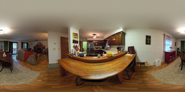 living area featuring a healthy amount of sunlight, light wood-style floors, and baseboards