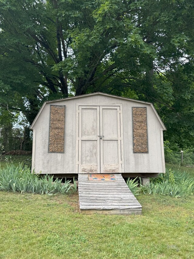 1317 Newton St, Bristol, VA 24201 - view of shed with view of wooded area
