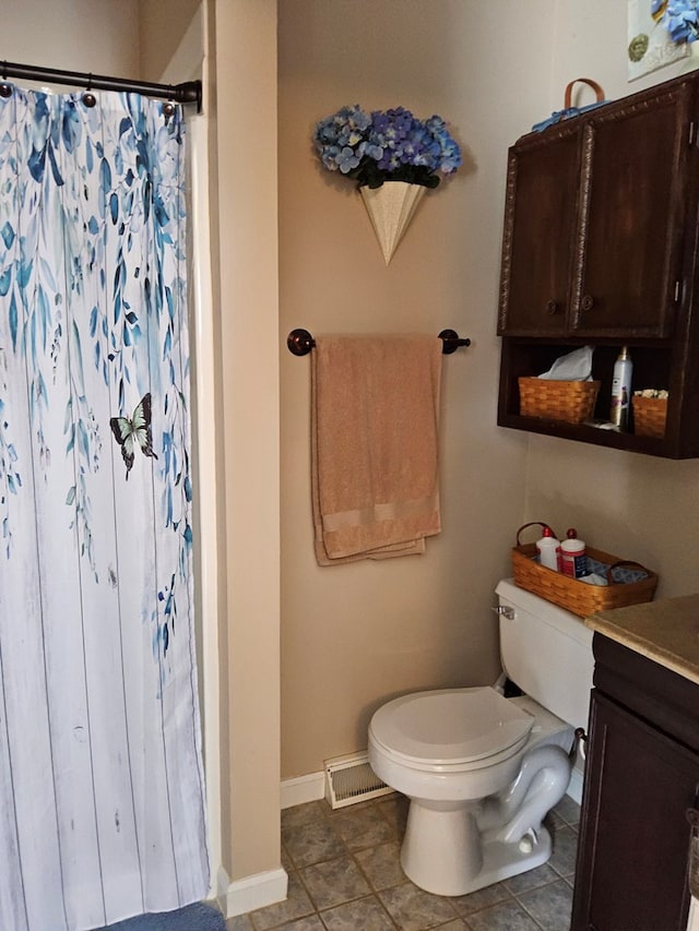full bathroom with toilet, a shower with curtain, tile patterned flooring, baseboards, and visible vents