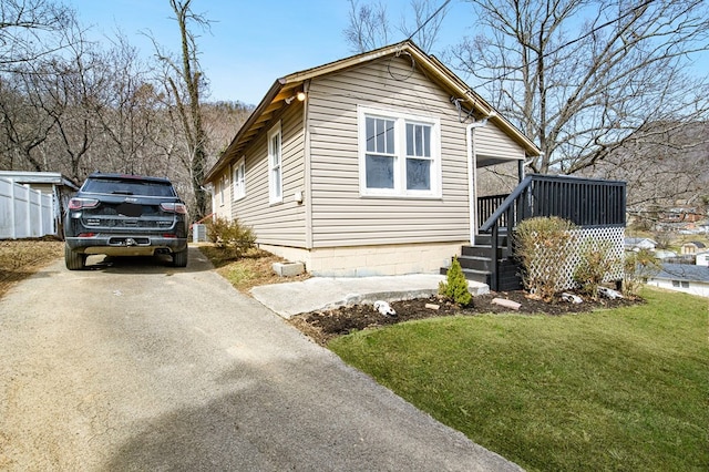 view of front of house featuring a front yard and driveway