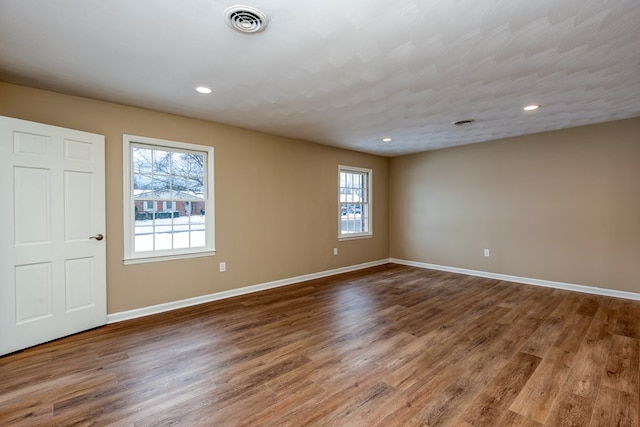 867 NE Wayne Ave, Abingdon, VA 24210 - empty room featuring healthy amount of natural light, wood finished floors, and recessed lighting
