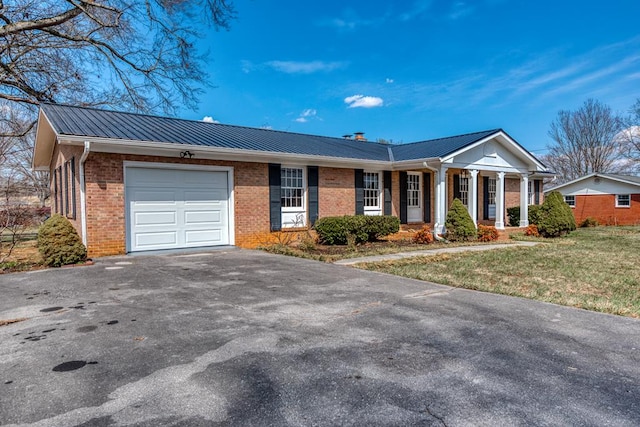 867 NE Wayne Ave, Abingdon, VA 24210 - single story home featuring a garage, brick siding, asphalt driveway, a front yard, and covered porch