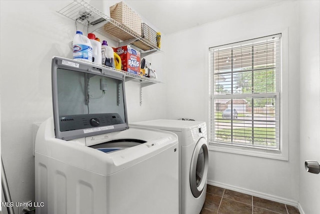 10601 W River Vue, Biloxi, MS 39532 - laundry area with independent washer and dryer and dark tile patterned floors