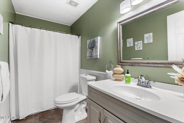 10601 W River Vue, Biloxi, MS 39532 - full bath featuring vanity and a shower with shower curtain