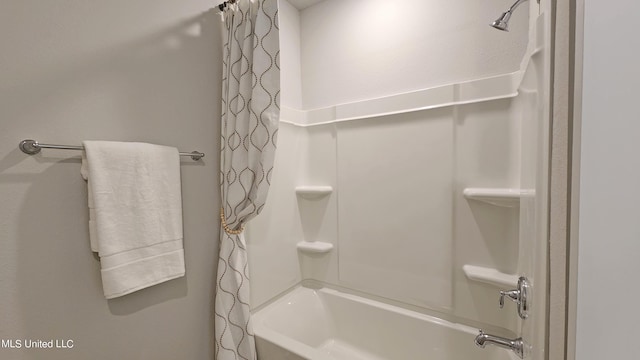 bathroom with shower / tub combo