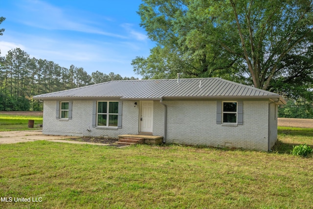 ranch-style home with crawl space, a front lawn, and brick siding
