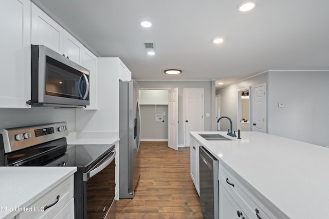 kitchen featuring stainless steel appliances, a sink, dark wood-type flooring, white cabinets, and light countertops