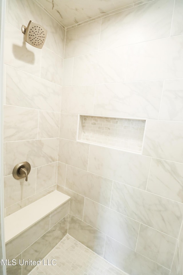 full bathroom featuring tiled shower