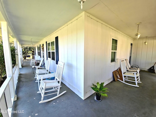 view of patio / terrace with covered porch