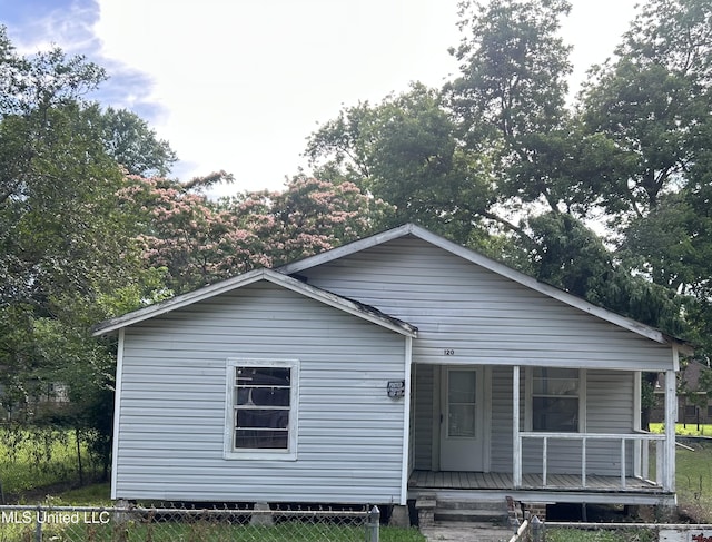 120 Tucker St, Leland, MS 38756 - bungalow-style house featuring a porch
