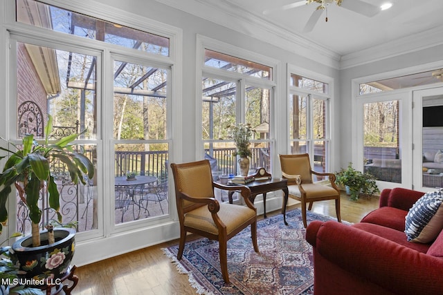 sunroom with ceiling fan