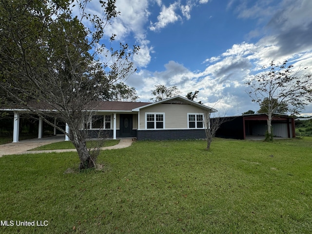 view of front facade featuring a front yard