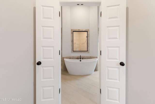 bathroom featuring a washtub