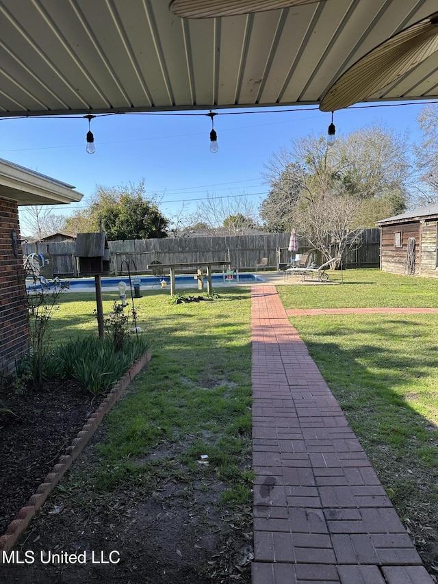 view of yard featuring a fenced in pool