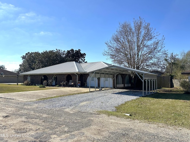 single story home featuring a carport and a front lawn