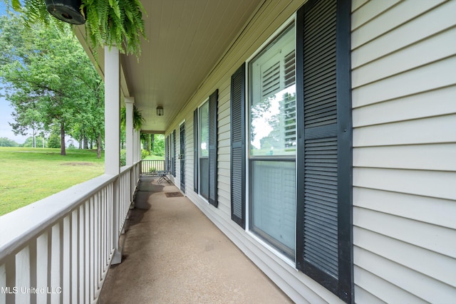 3590 Shady Oaks Dr, Olive Branch, MS 38654 - balcony with a porch