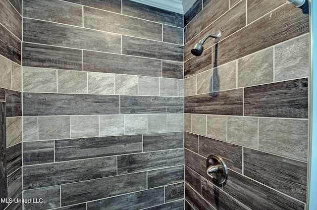 details featuring tiled shower