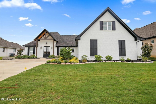 view of front of house with a front yard