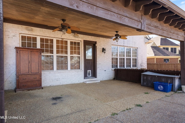 property entrance featuring ceiling fan